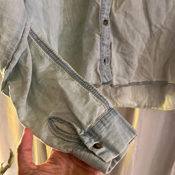 BDG Chambray button down with breast pockets size L - Picture 3 of 6